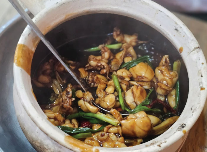 Bukit Timah Live Bull Frog Claypot Porridge