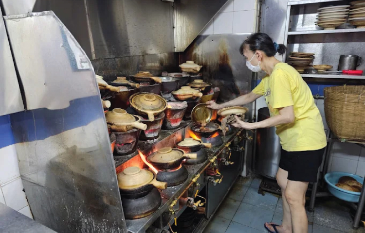 Singapore food Lian He Ben Ji Claypot Rice